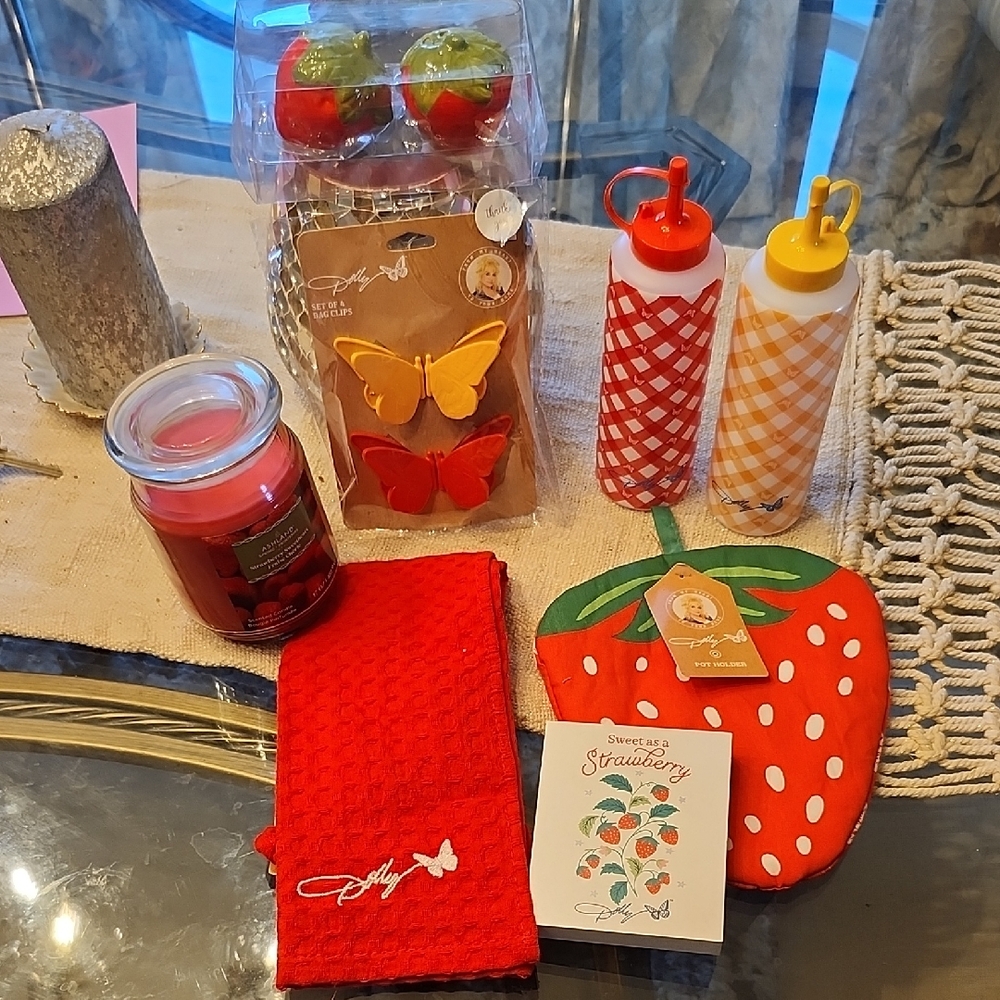 Dolly Parton Strawberry 8pc Bundle New